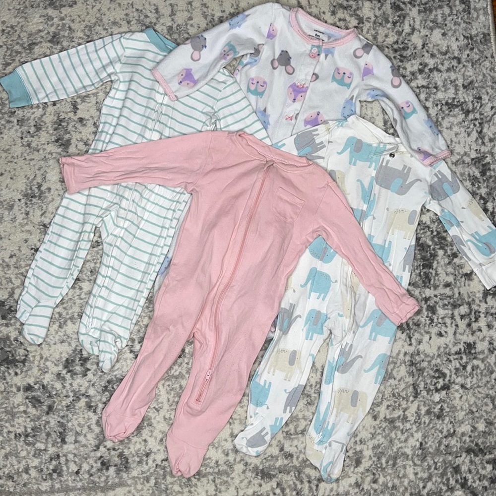 Gently used long sleeves onesies! (3 zipper and 1 button up)